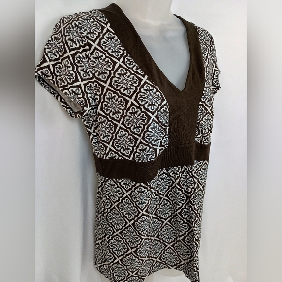 2/$30 Ann Taylor Black and White Fitted Damask Pattern Top(#1,384) - Picture 5 of 9